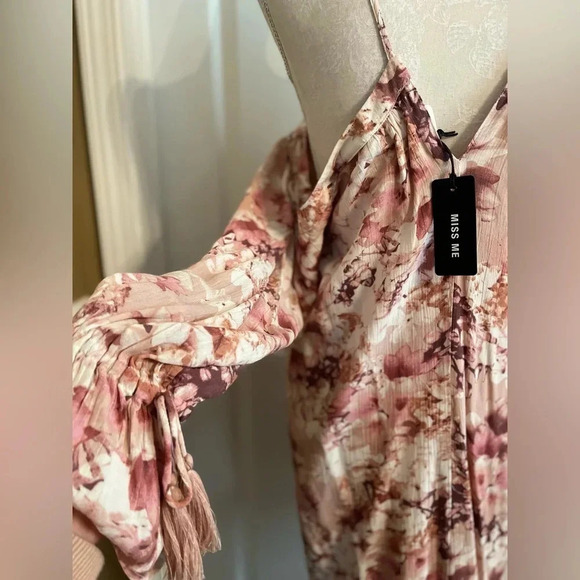 Miss Me Prized Possession Halter Off The Shoulder
Floral Ruffle Dress S. NWT - Picture 8 of 16